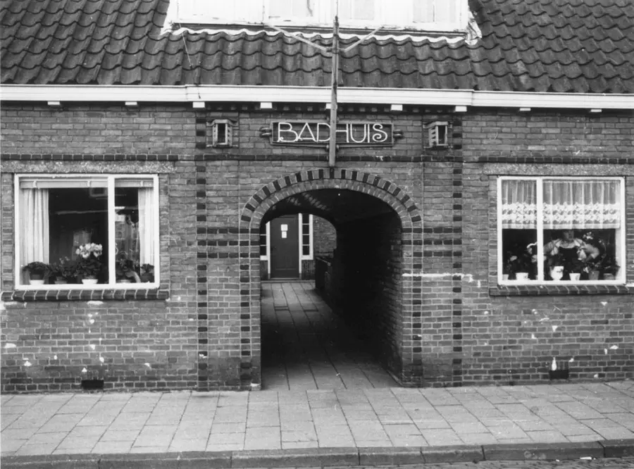 Historische foto van het Badhuisplein in Tiel, de locatie van designstudio The Cloudfairy.