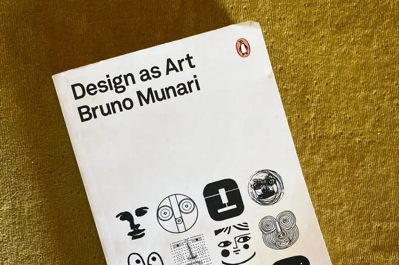 Het boek Design as Art van Bruno Munari als inspiratie voor grafisch ontwerp in Tiel.